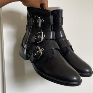 Black boots never worn.size US 9